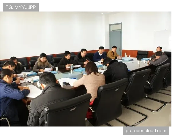 DFL讨论引入“战术暂停”提案,以增加比赛戏剧性,引发教练群体热议 DFL讨论引入“战术暂停”提案,以增加比赛戏剧性,引发教练群体热议