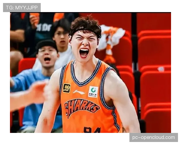 CBA“走进校园”项目启动,王哲林、吴前赴广州中学开展篮球课 CBA“走进校园”项目启动,王哲林、吴前赴广州中学开展篮球课